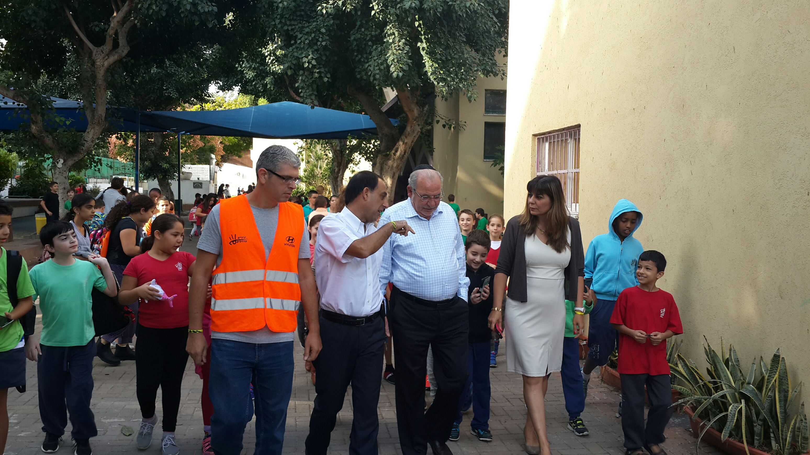 ראש העיר וסגנו בבית הספר בן צבי