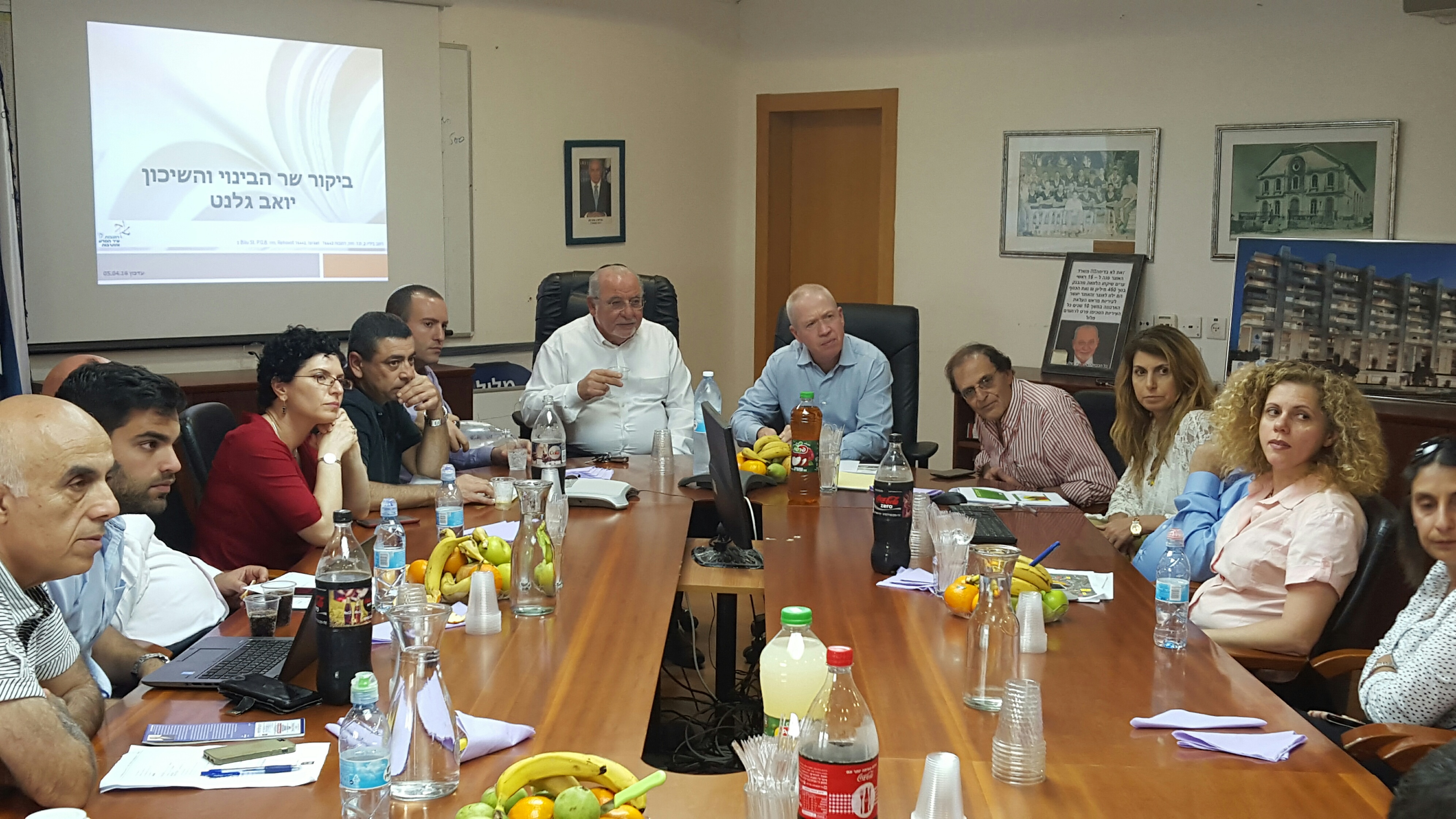 ראש העיר וגלנט בפגישת עבודה אחרי הסיור