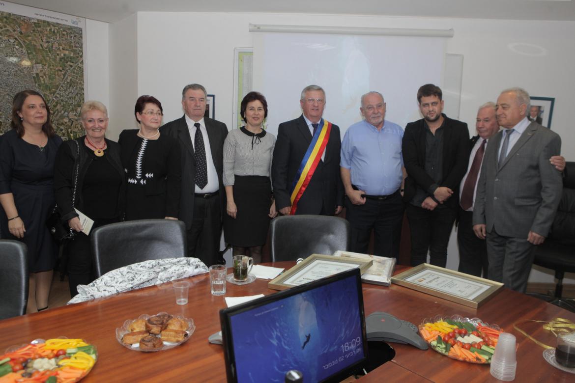 טקס ברית ערים תאומות בין רחובות לבין ביסטריצה מרומניה