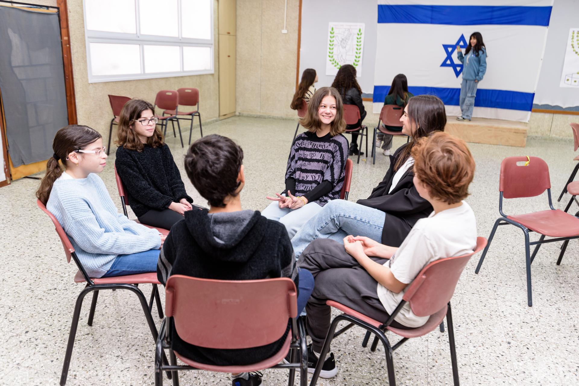 דמוקרטי