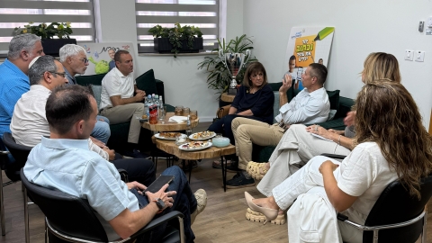 בכירים במשק ואנשי עסקים מובילים ביקרו בעיר 1.jpg